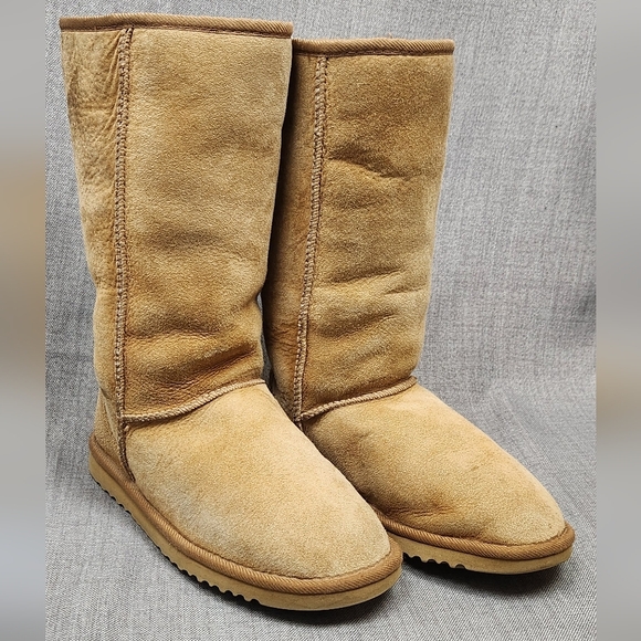 UGG Shoes - UGG Australia Suede Leather Sheepskin Classic Tall Winter Boots. 6
